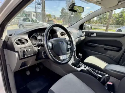 Ford Focus 2009 - 7250 EUR, 177000 km - AUTO.MOTO.pt - 177000km - foto 13 de 23