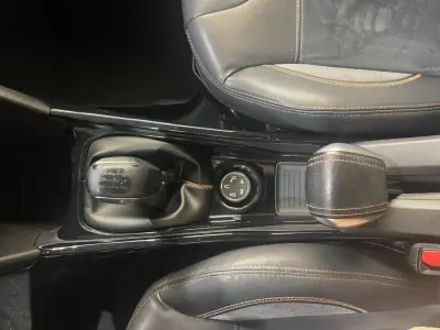 Peugeot 2008 2015 - 8500 EUR, 166000 km - AUTO.MOTO.pt - 166000km - foto 38 de 44