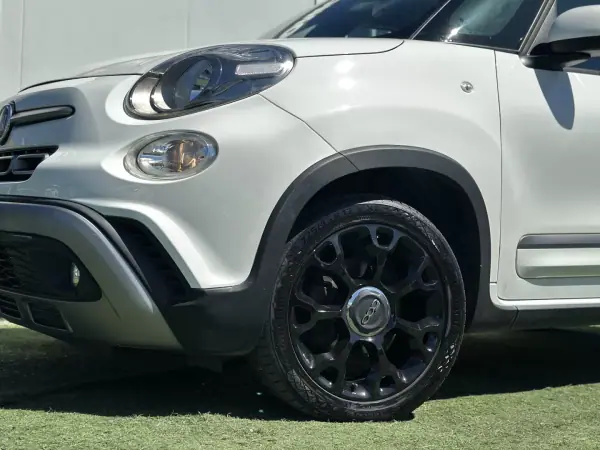 Fiat 500L 2018 - 11490 EUR, 80000 km - AUTO.MOTO.pt - 80000km - foto 3 de 48