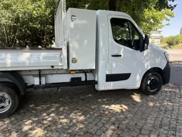 Renault Master 2024 - 35250 EUR, 16200 km - AUTO.MOTO.pt - 16200km - foto 8 de 10