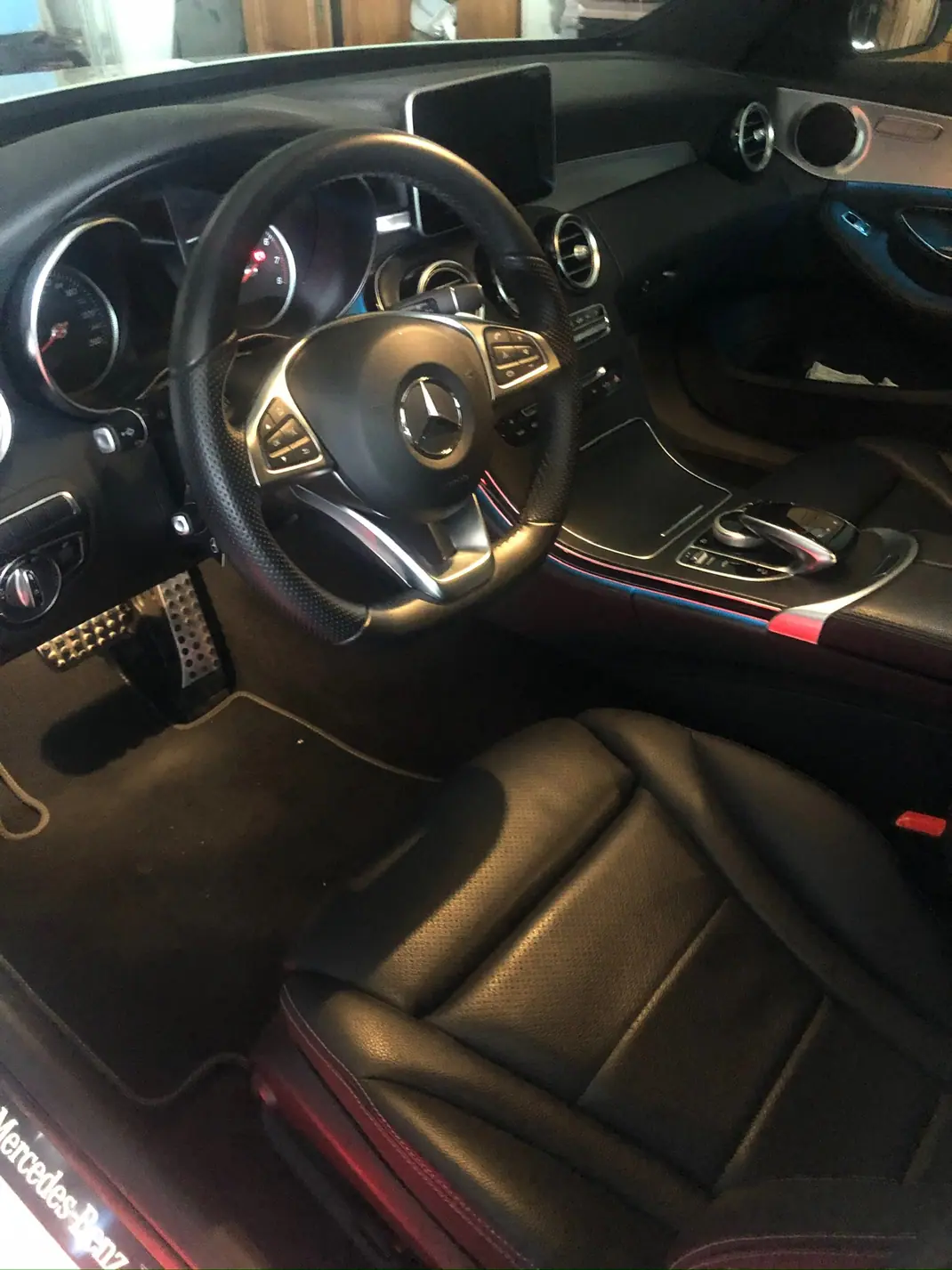 Mercedes-Benz C 350 2018 - 24999 EUR, 102000 km - AUTO.MOTO.pt - 102000km - foto 5 de 7