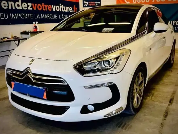 Citroën DS5 2013 - 10900 EUR, 179480 km - AUTO.MOTO.pt - 179480km - foto 2 de 11