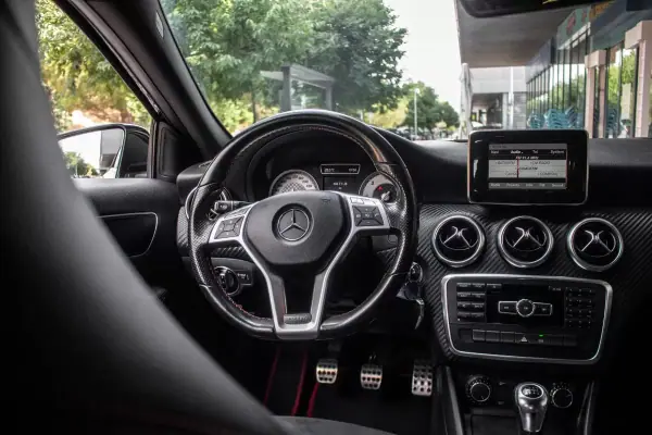 Mercedes-Benz A 180 2013 - 13990 EUR, 273379 km - AUTO.MOTO.pt - 273379km - foto 32 de 36