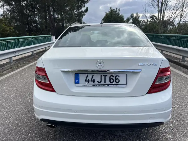 Mercedes-Benz C 250 2010 - 14950 EUR, 140152 km - AUTO.MOTO.pt - 140152km - foto 6 de 8
