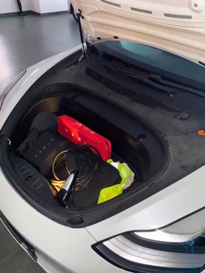 Tesla Model 3 2020 - 29900 EUR, 108726 km - AUTO.MOTO.pt - 108726km - foto 21 de 36