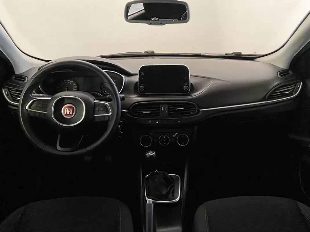 Fiat Tipo Station Wagon 2018 - 11900 EUR, 91800 km - 91800km - foto 11 de 16