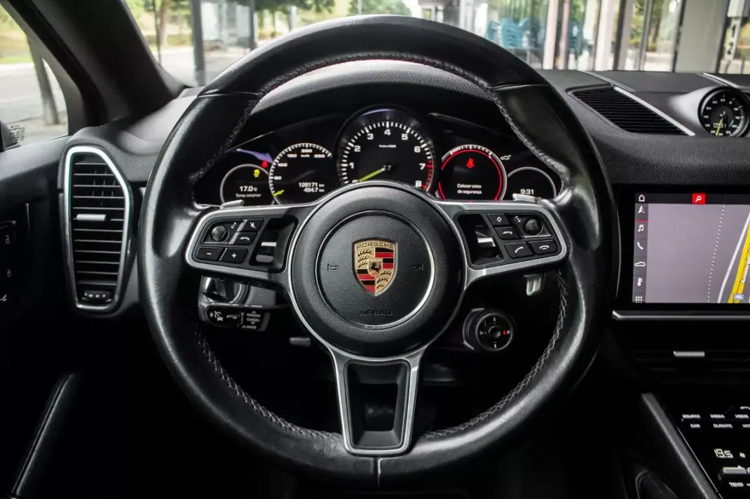 Porsche Cayenne Coupé 2020 - 69890 EUR, 126171 km - AUTO.MOTO.pt - 126171km - foto 13 de 45