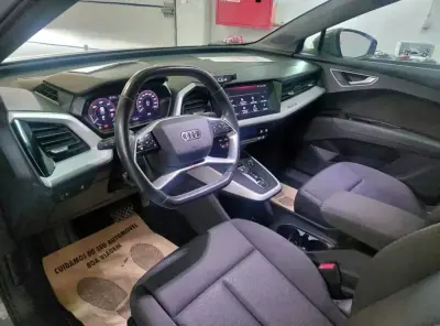 Audi Q4 e-tron 2021 - 27900 EUR, 85105 km - AUTO.MOTO.pt - 85105km - foto 13 de 19