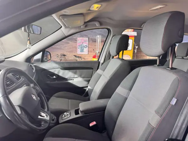 Renault Grand Scénic 2014 - 8450 EUR, 254000 km - AUTO.MOTO.pt - 254000km - foto 7 de 12