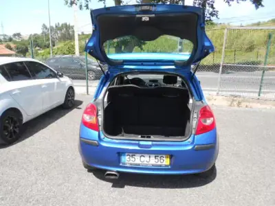 Renault Clio 2006 - 4750 EUR, 265045 km - AUTO.MOTO.pt - 265045km - foto 8 de 12