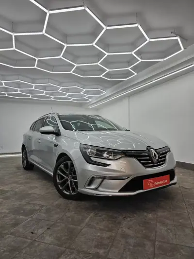 Renault Mégane Sport Tourer 2019 - 11950 EUR, 286730 km - AUTO.MOTO.pt - 286730km - foto 28 de 52
