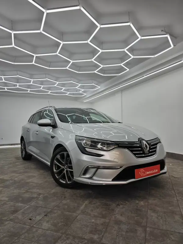 Renault Mégane Sport Tourer 2019 - 11950 EUR, 286730 km - AUTO.MOTO.pt - 286730km - foto 28 de 52