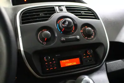 Renault 2019 - 9450 EUR, 190000 km - AUTO.MOTO.pt - 190000km - foto 20 de 23