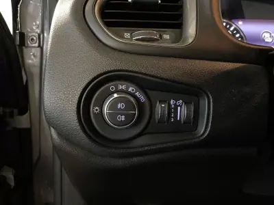 Jeep Renegade 2019 - 15950 EUR, 142000 km - AUTO.MOTO.pt - 142000km - foto 22 de 24