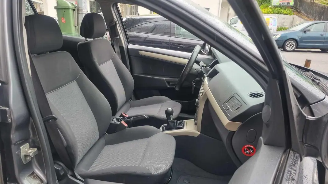 Opel Astra 2009 - 3999 EUR, 158000 km - AUTO.MOTO.pt - 158000km - foto 11 de 15