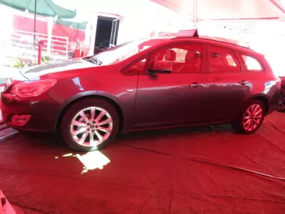 Opel Astra Sports Tourer 2012 - 6479 EUR, 245329 km - 245329km - foto 12 de 14