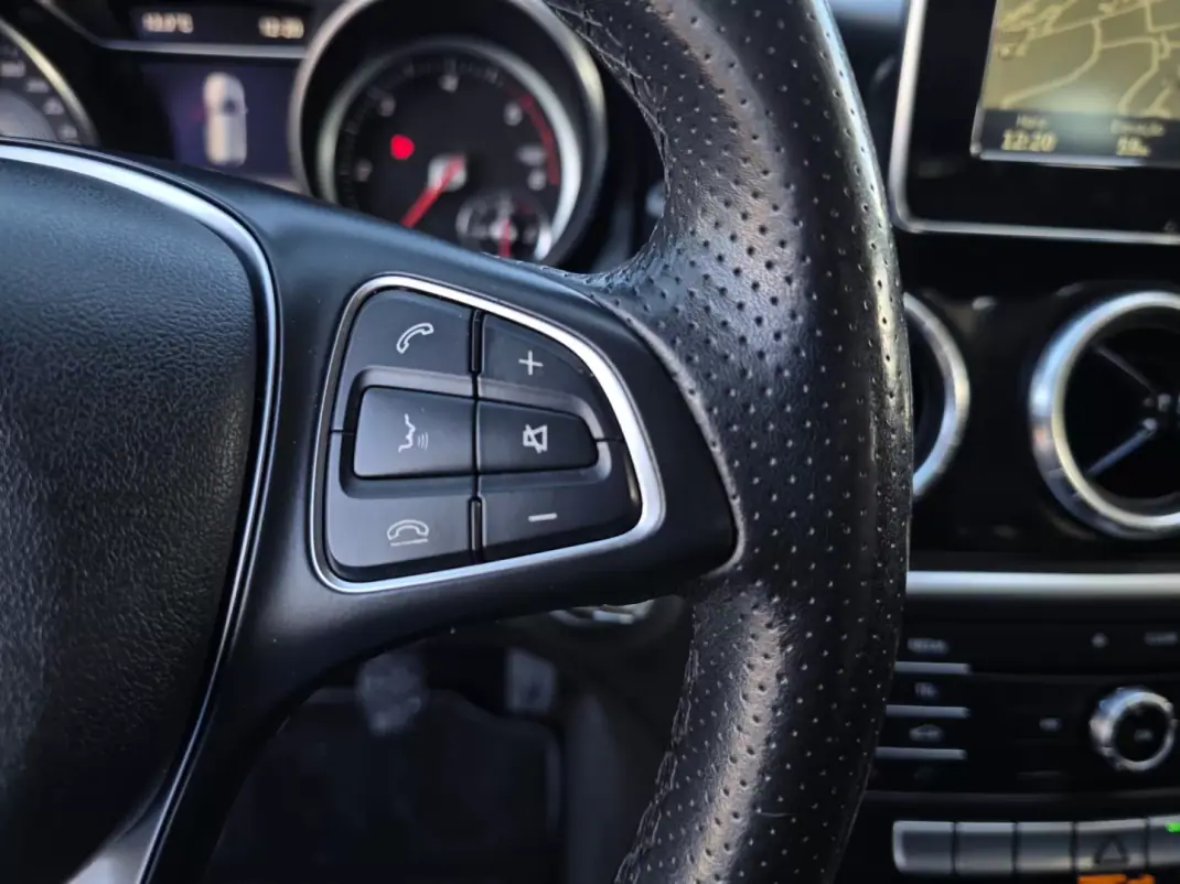 Mercedes-Benz CLA 180 2016 - 16990 EUR, 169000 km - AUTO.MOTO.pt - 169000km - foto 20 de 34