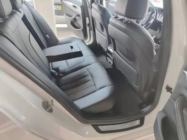 BMW 520 2017 - 23500 EUR, 165600 km - AUTO.MOTO.pt - 165600km - foto 14 de 38