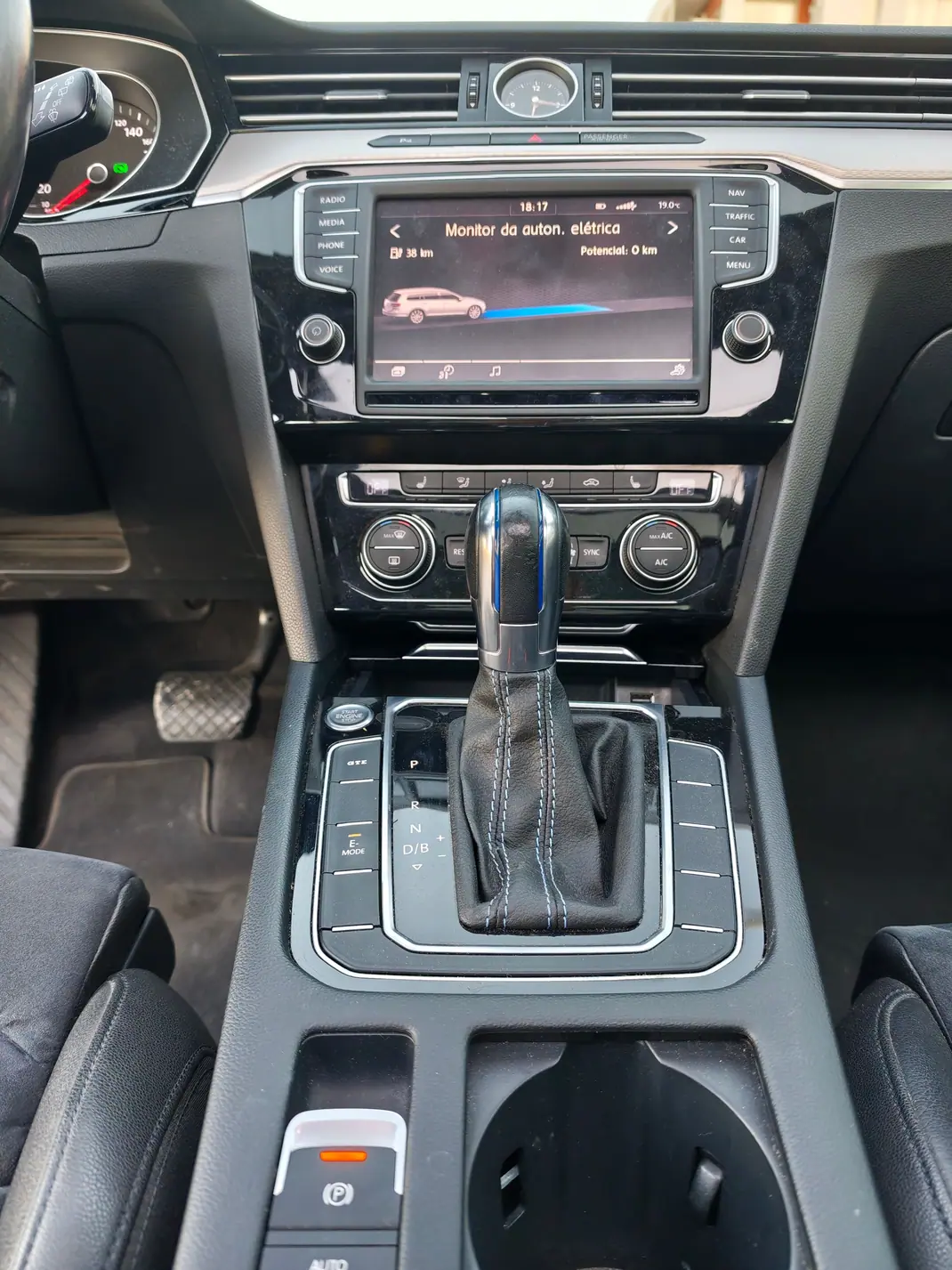 Volkswagen Passat Variant 2015 - 15500 EUR, 166000 km - 166000km - foto 7 de 12