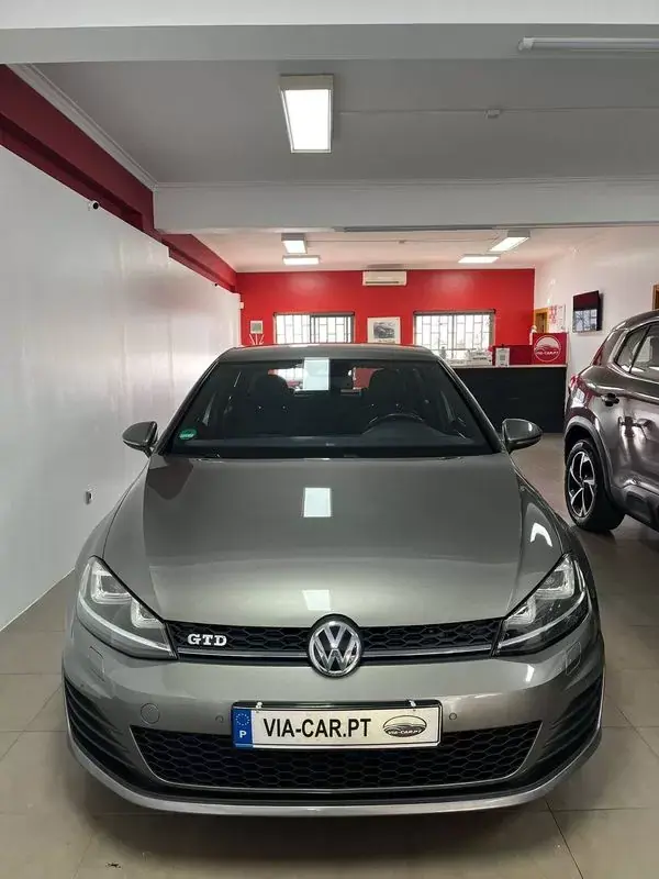 Volkswagen Golf 2015 - 18900 EUR, 147980 km - AUTO.MOTO.pt - 147980km - foto 4 de 16