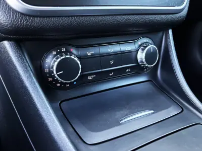 Mercedes-Benz GLA 200 2015 - 20750 EUR, 124000 km - AUTO.MOTO.pt - 124000km - foto 28 de 34