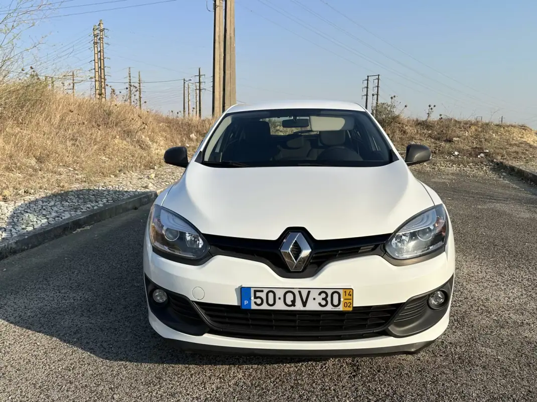 Renault Mégane 2014 - 5500 EUR, 270000 km - AUTO.MOTO.pt - 270000km - foto 3 de 12