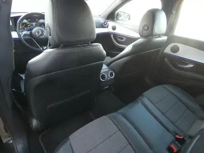 Mercedes-Benz E 300 2020 - 28500 EUR, 217000 km - AUTO.MOTO.pt - 217000km - foto 18 de 39