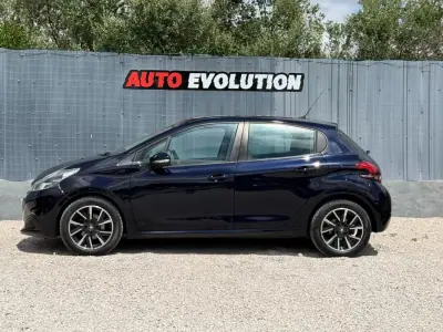 Peugeot 208 2015 - 9450 EUR, 145000 km - AUTO.MOTO.pt - 145000km - foto 2 de 15