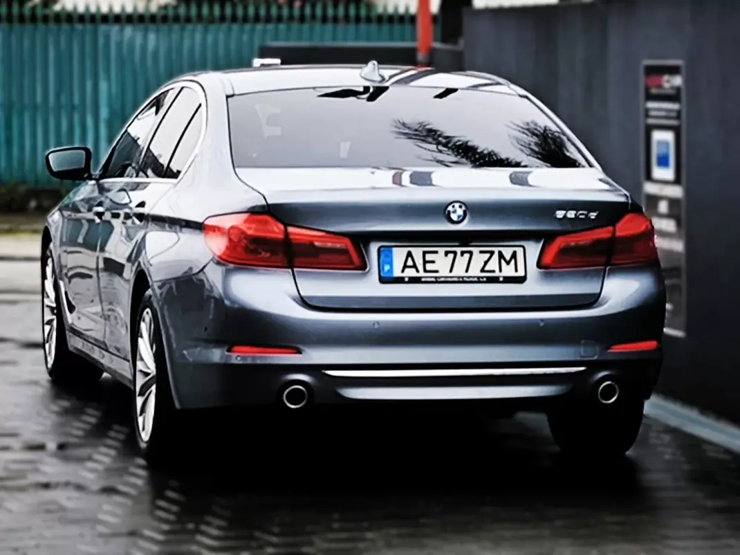 BMW 520 2021 - 32950 EUR, 114000 km - AUTO.MOTO.pt - 114000km - foto 3 de 6