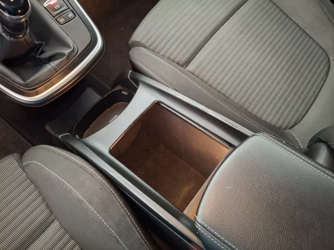 Renault Grand Scénic 2019 - 16700 EUR, 173000 km - AUTO.MOTO.pt - 173000km - foto 16 de 18