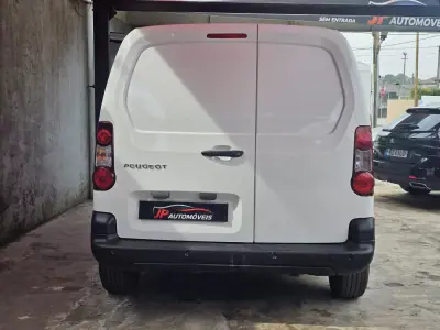 Peugeot Partner 3 lugares Longa 2017 - 8750 EUR, 234000 km - AUTO.MOTO.pt - 234000km - foto 12 de 12