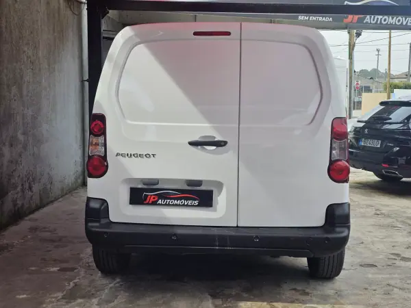 Peugeot Partner 3 lugares Longa 2017 - 8750 EUR, 234000 km - AUTO.MOTO.pt - 234000km - foto 12 de 12