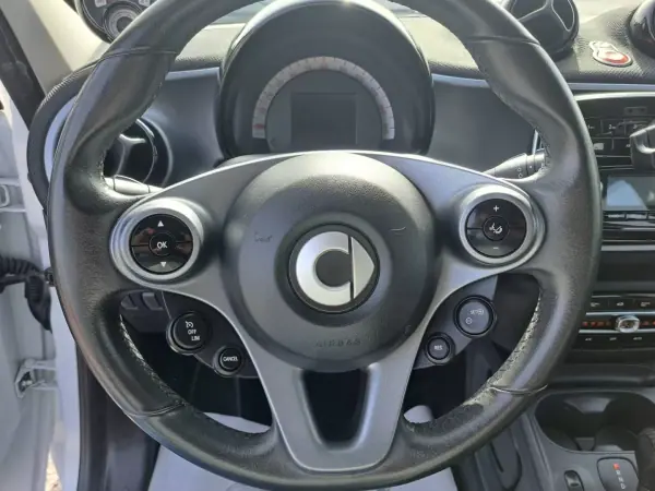 Smart ForFour 2018 - 9990 EUR, 49344 km - AUTO.MOTO.pt - 49344km - foto 30 de 43