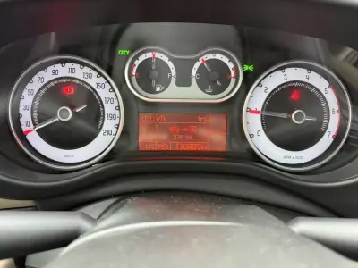 Fiat 500L 2013 - 7890 EUR, 170689 km - AUTO.MOTO.pt - 170689km - foto 7 de 11