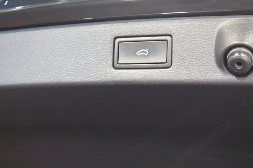 Volkswagen Arteon 2021 - 25400 EUR, 209040 km - AUTO.MOTO.pt - 209040km - foto 27 de 40