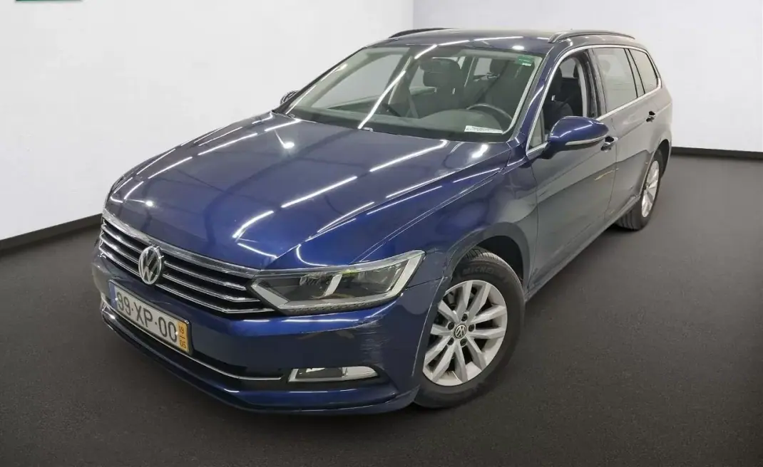 Volkswagen Passat Variant 2019 - 17999 EUR, 143121 km - AUTO.MOTO.pt - 143121km - foto 1 de 8