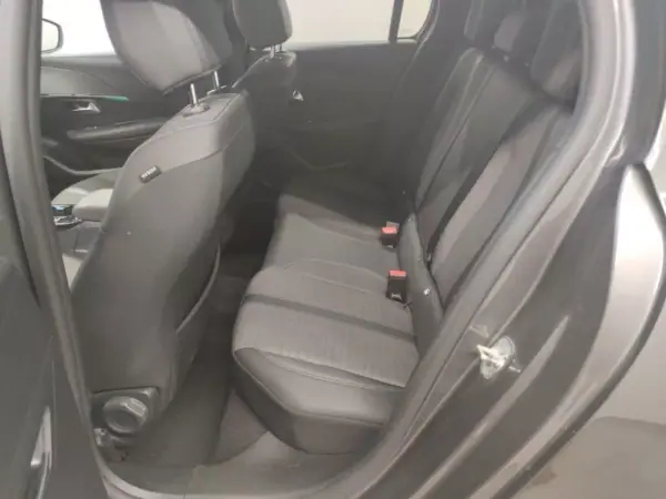 Peugeot 208 2023 - 14550 EUR, 98998 km - 98998km - foto 8 de 10