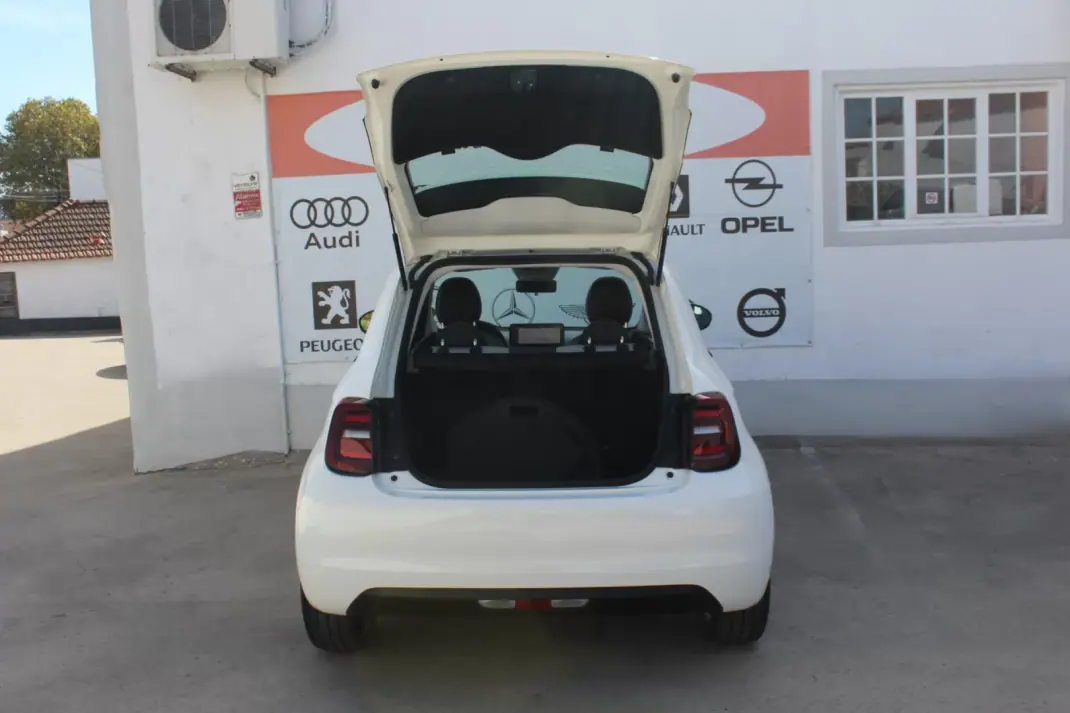 Fiat 500e 2022 - 18980 EUR, 25923 km - AUTO.MOTO.pt - 25923km - foto 6 de 10