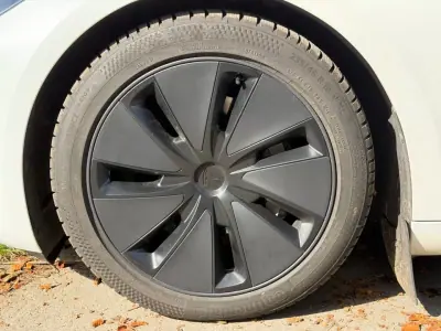 Tesla Model 3 2024 — photo 2 of 7
