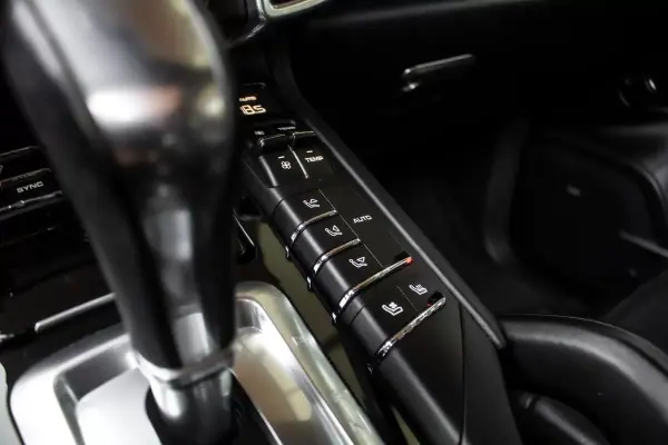 Porsche Cayenne 2016 - 42900 EUR, 139769 km - AUTO.MOTO.pt - 139769km - foto 23 de 49