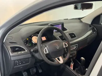 Renault Mégane 2014 - 5990 EUR, 325267 km - AUTO.MOTO.pt - 325267km - foto 16 de 20