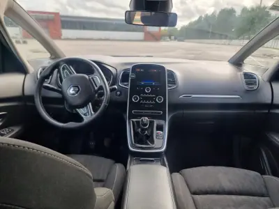 Renault Grand Scénic 2019 - 10900 EUR, 265000 km - AUTO.MOTO.pt - 265000km - foto 9 de 13