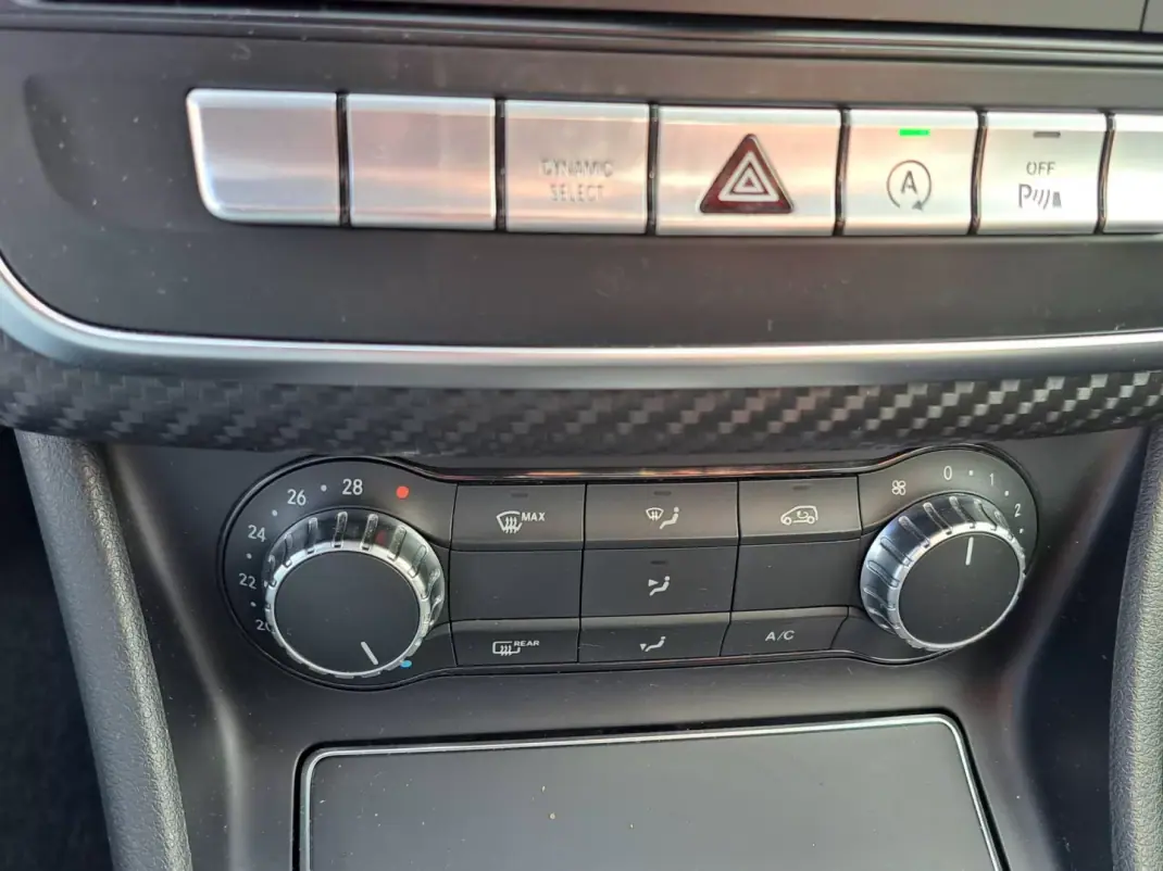 Mercedes-Benz A 180 2016 - 16250 EUR, 208525 km - AUTO.MOTO.pt - 208525km - foto 36 de 42