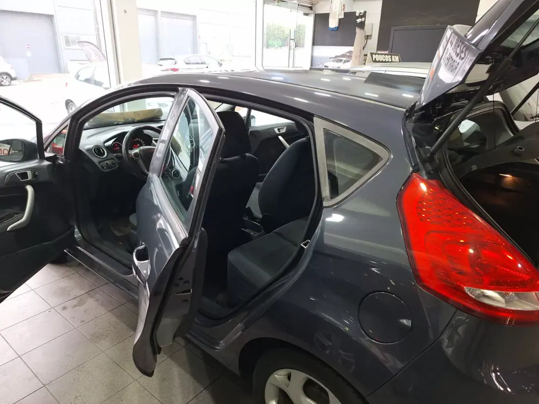 Ford Fiesta 2012 - 6900 EUR, 163718 km - AUTO.MOTO.pt - 163718km - foto 12 de 24
