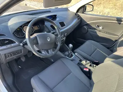 Renault Mégane 2014 - 5500 EUR, 270000 km - AUTO.MOTO.pt - 270000km - foto 11 de 12