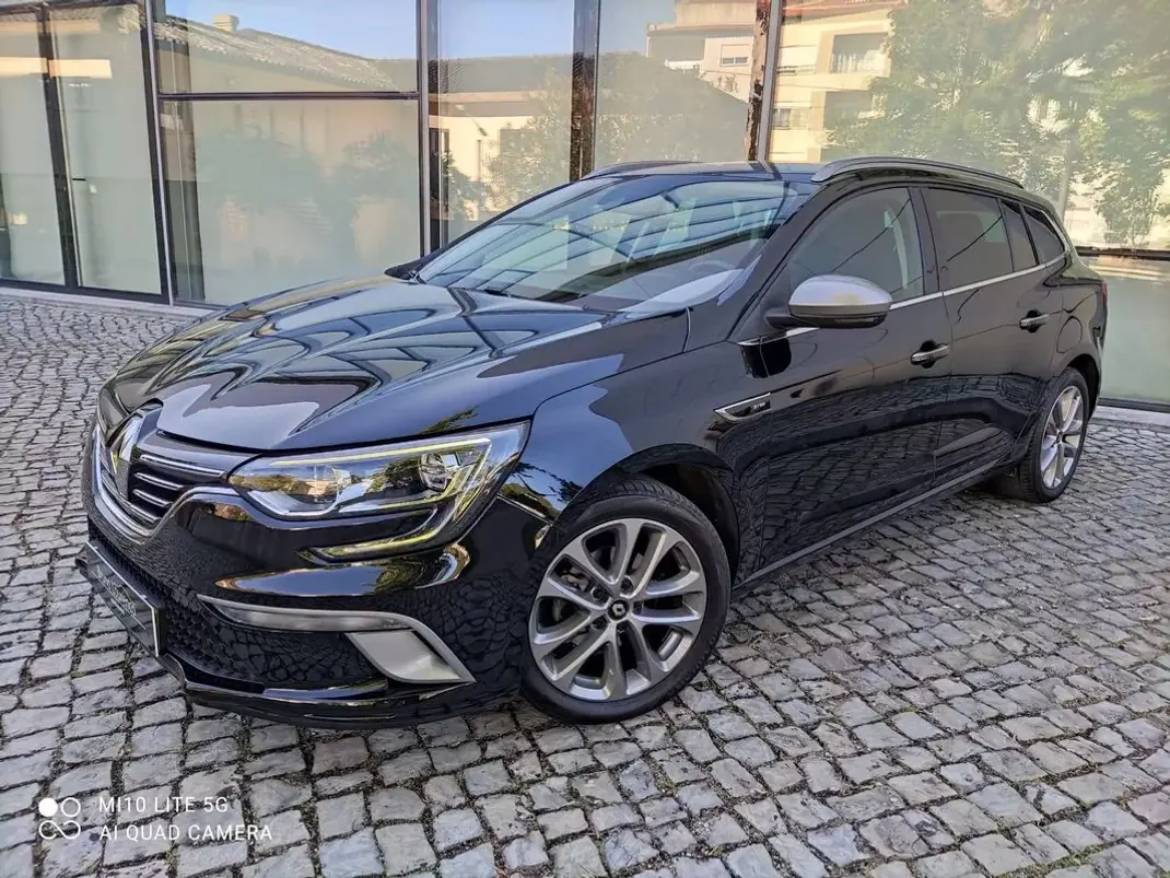 Renault Mégane Sport Tourer 2018 - 14900 EUR, 112000 km - AUTO.MOTO.pt - 112000km - foto 5 de 28