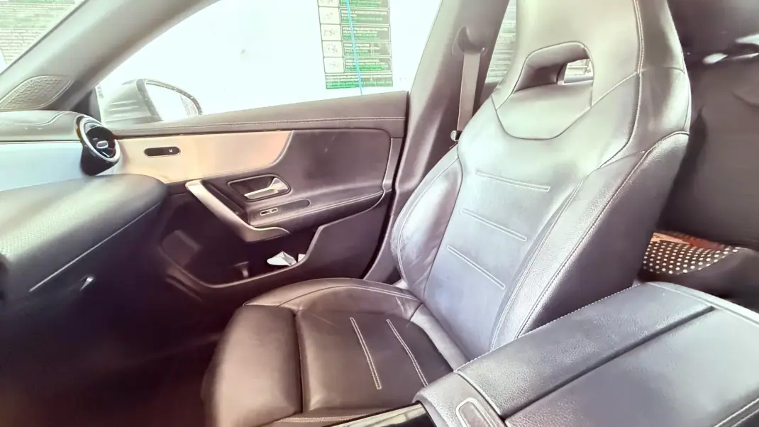 Mercedes-Benz CLA 180 2019 - 23800 EUR, 131000 km - AUTO.MOTO.pt - 131000km - foto 8 de 16