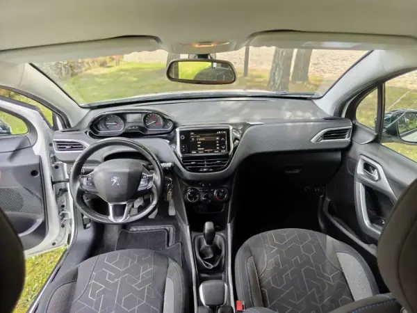 Peugeot 2008 2018 - 10399 EUR, 110600 km - AUTO.MOTO.pt - 110600km - foto 21 de 38