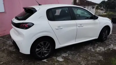 Peugeot 208 2022 - 13999 EUR, 47000 km - AUTO.MOTO.pt - 47000km - foto 5 de 37
