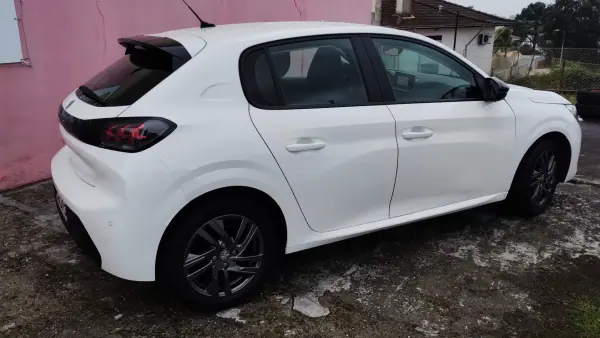 Peugeot 208 2022 - 13999 EUR, 47000 km - AUTO.MOTO.pt - 47000km - foto 5 de 37